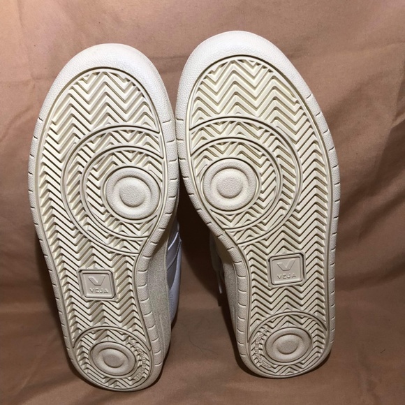 Veja V-90 Leather Gravel White Sneakers - Picture 12 of 13